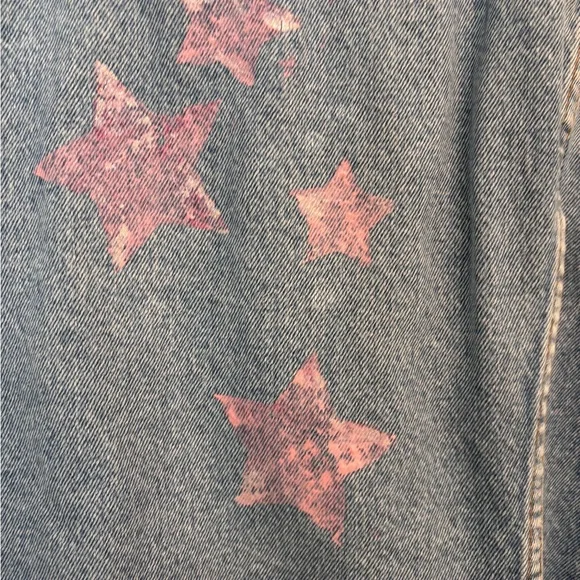 Levi's Size 42 Vintage Cropped Jean Jacket with Pink Painted Stars - Picture 9 of 12
